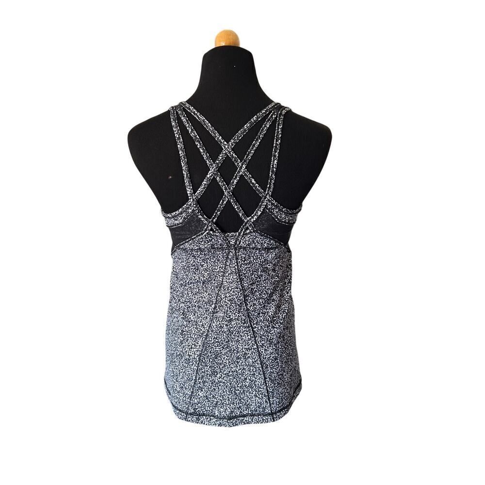 Lululemon Athletica Tank Top built in bra Iced Wave White Black Mesh Size 6